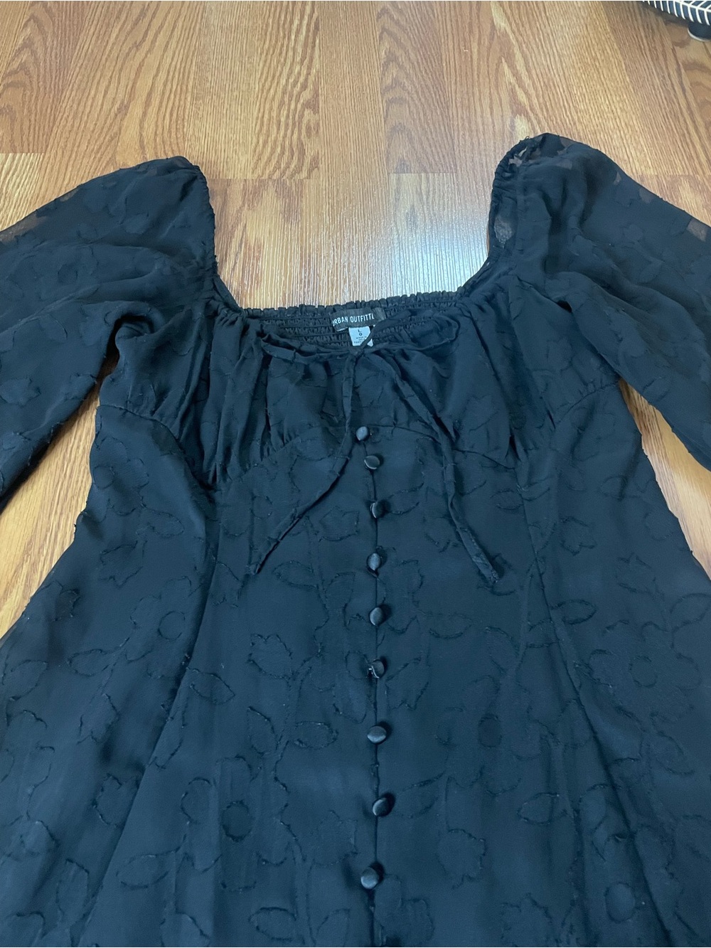Super cute black babydoll mini dress from Urban Outfitters 🖤 - Picture 8 of 13
